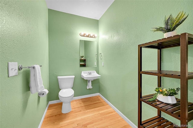 22801 E Briarwood Pl, Aurora, CO 80016 - bathroom featuring wood finished floors and a textured wall