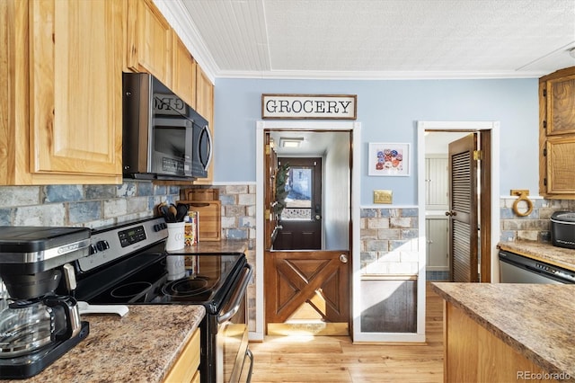 kitchen with tasteful backsplash, light wood-type flooring, crown molding, and stainless steel appliances