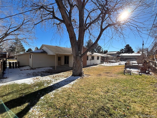 view of front of property with a front yard