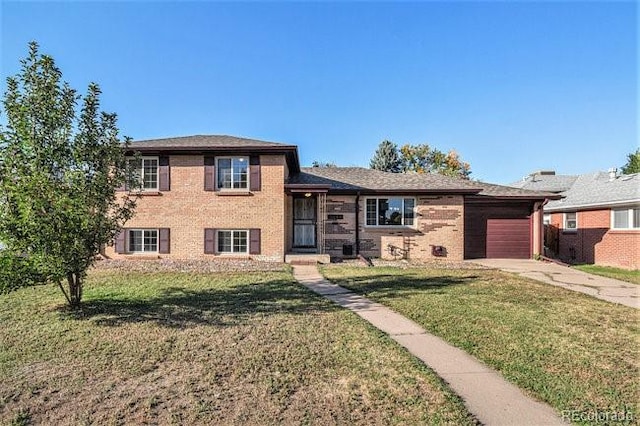 tri-level home featuring a front lawn and a garage