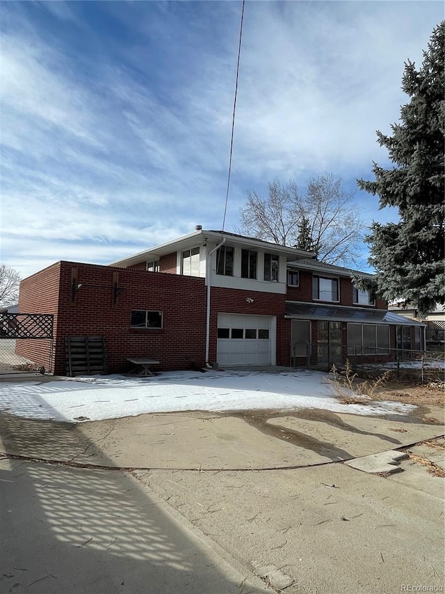 view of front facade featuring a garage