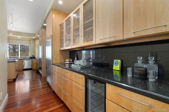bar featuring wine cooler, recessed lighting, dark wood finished floors, stainless steel appliances, and tasteful backsplash