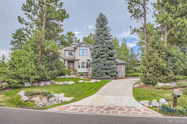 view of front of house featuring a front yard