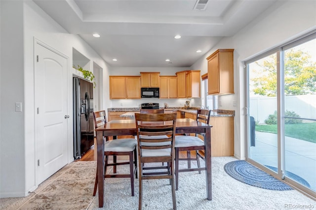 kitchen featuring black appliances, baseboards, visible vents, and recessed lighting