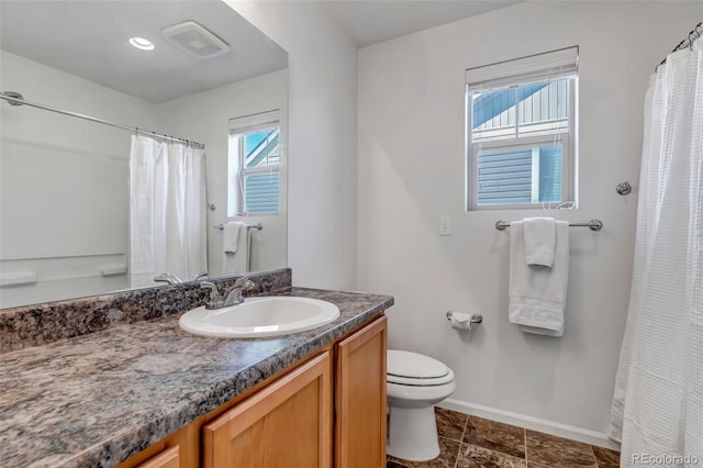 bathroom with toilet, visible vents, baseboards, curtained shower, and vanity