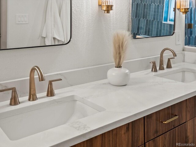 883 S Downing St, Denver, CO 80209 - full bath featuring double vanity