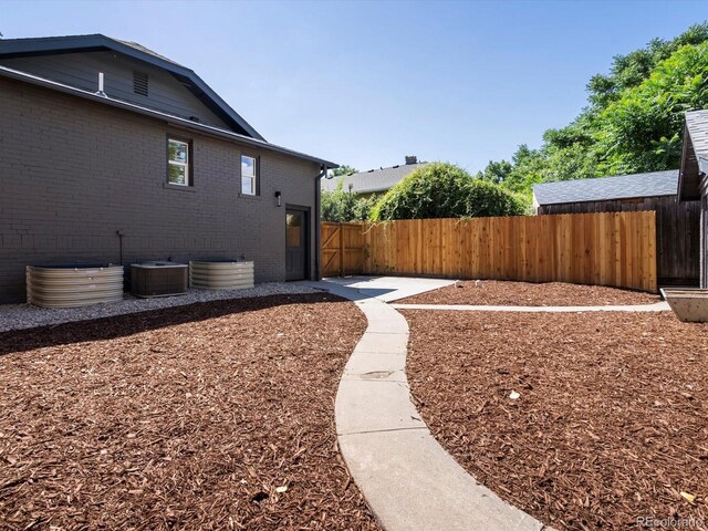 883 S Downing St, Denver, CO 80209 - view of yard