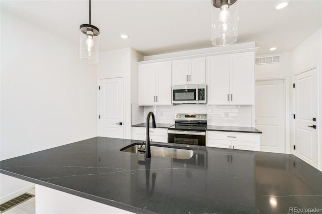 kitchen with sink, backsplash, stainless steel appliances, decorative light fixtures, and white cabinets