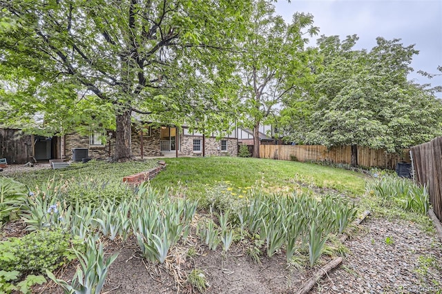 2556 S Eagle Cir, Aurora, CO 80014 - view of yard