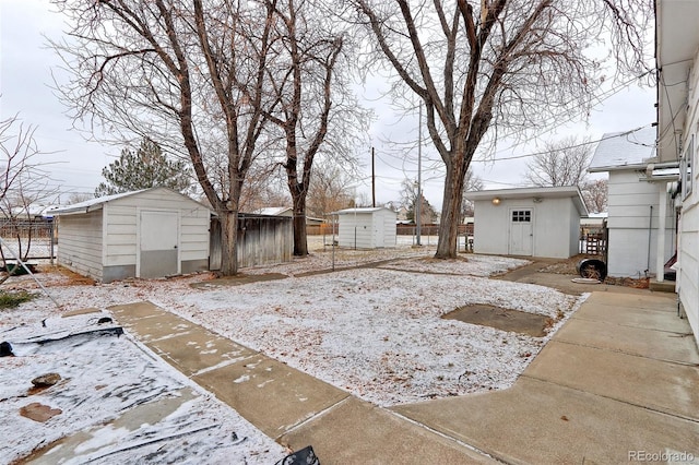 view of yard featuring a storage shed, an outdoor structure, and fence