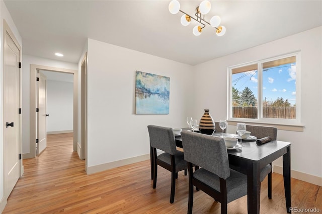 dining area featuring an inviting chandelier, light wood-style flooring, baseboards, and recessed lighting