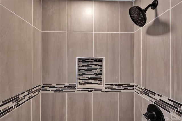 details with a tile shower