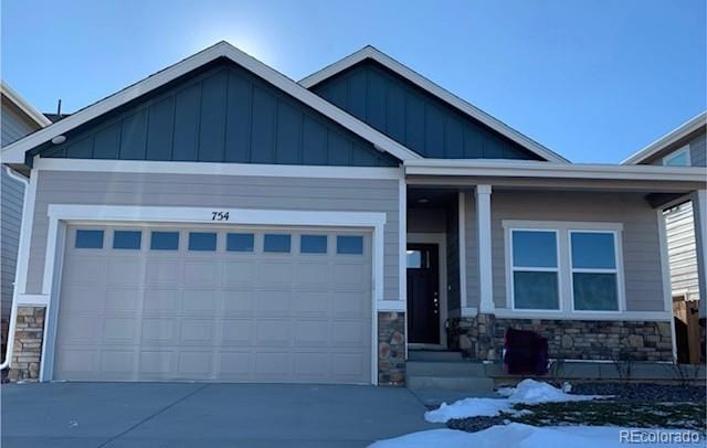 craftsman house with a garage