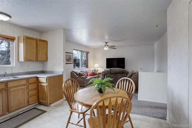 dining space featuring sink and ceiling fan