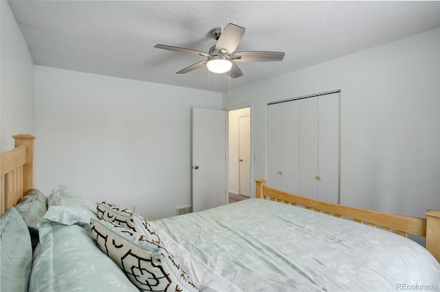 bedroom featuring ceiling fan and a closet