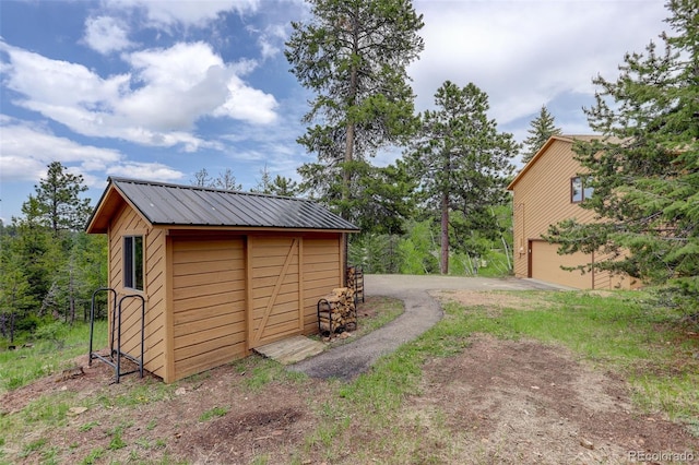 31150 Manitoba Dr, Evergreen, CO 80439 - garage with driveway