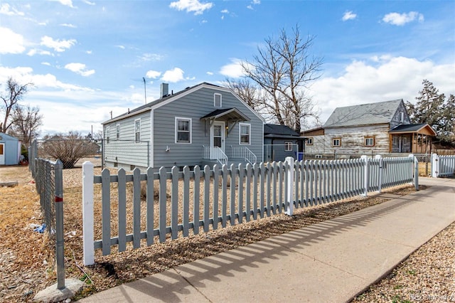 view of front of home with a fenced front yard