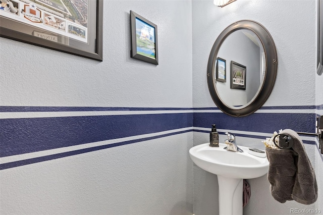 bathroom featuring a textured wall