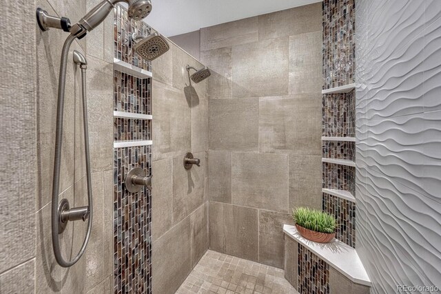 14581 E Oberlin Pl, Aurora, CO 80014 - bathroom featuring a tile shower