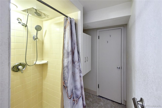 6579 S Lincoln St, Centennial, CO 80121 - full bathroom featuring a tile shower and a textured wall