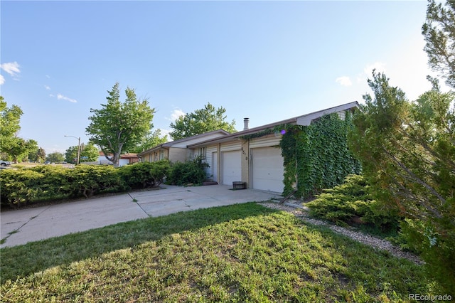 6579 S Lincoln St, Centennial, CO 80121 - view of yard with concrete driveway and a garage