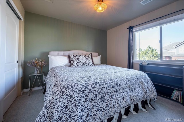 bedroom featuring carpet flooring and a closet