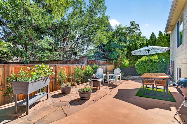 829 Sanctuary Cir, Longmont, CO 80504 - fenced backyard with a patio area, an outdoor fire pit, and outdoor dining space