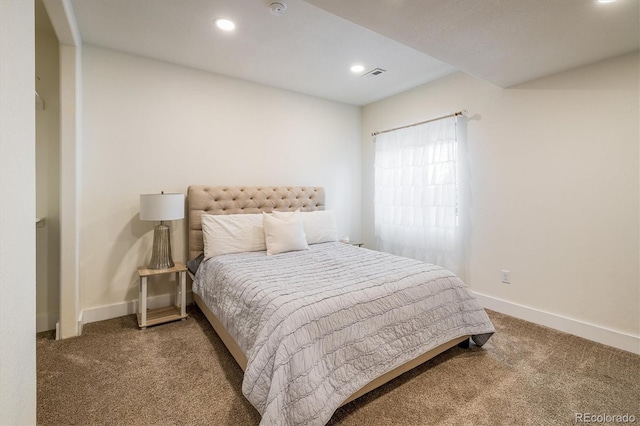 bedroom with carpet flooring