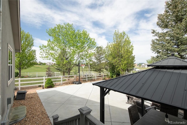 1510 S De Gaulle Cir, Aurora, CO 80018 - view of patio featuring fence