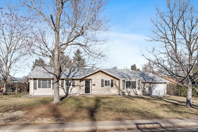 view of front of home featuring a front yard