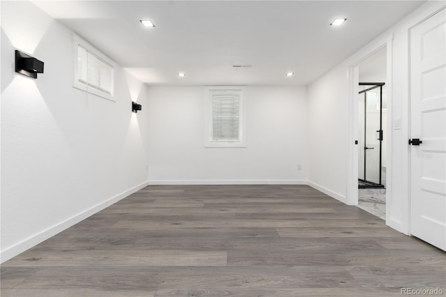 spare room with dark wood-type flooring, recessed lighting, visible vents, and baseboards