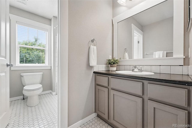 9134 E 29th Pl, Denver, CO 80238 - full bath featuring vanity, baseboards, and toilet