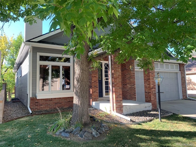 view of front of home featuring a garage and a front lawn