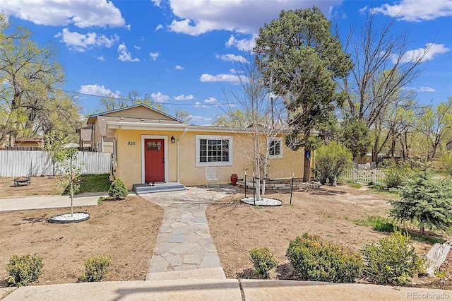 825 Hill Road Ct, Colorado Springs, CO 80909 - view of front of home featuring stucco siding and fence
