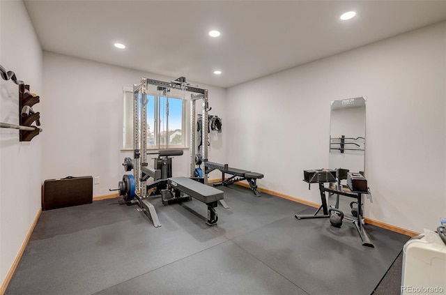 exercise area with recessed lighting and baseboards