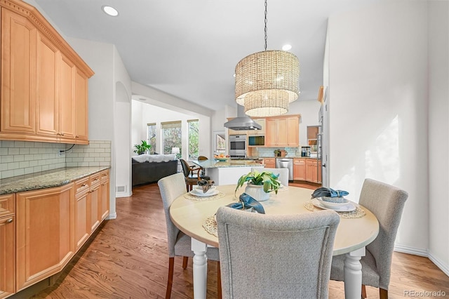 dining room featuring a chandelier, recessed lighting, light wood finished floors, and baseboards