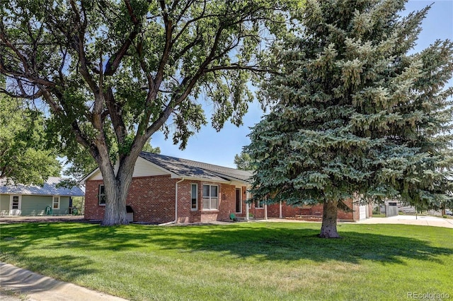 200 E 6th St, Flagler, CO 80815 - ranch-style house featuring a front lawn and brick siding