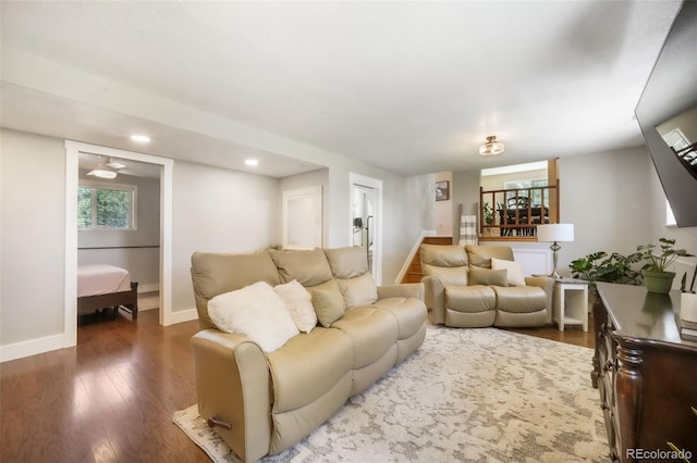 living area featuring baseboards, dark wood-style flooring, a ceiling fan, and recessed lighting