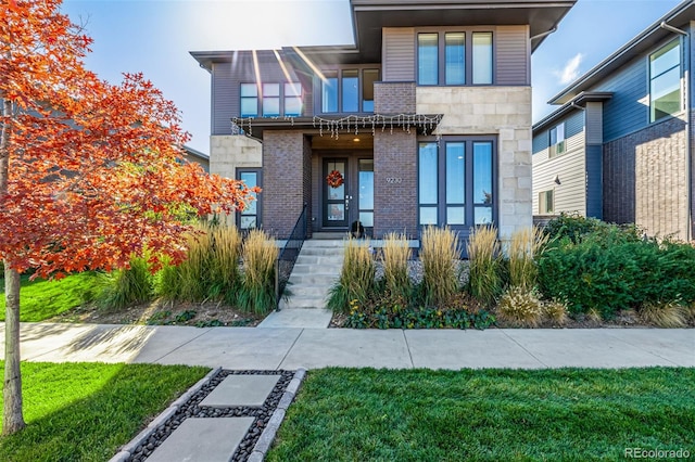 property entrance featuring a yard