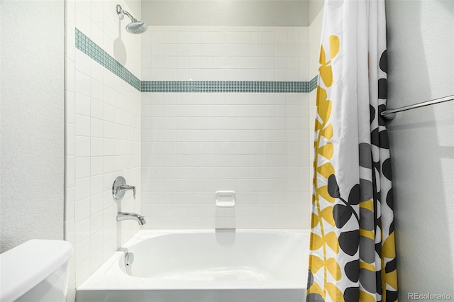 bathroom featuring shower / bath combo with shower curtain and toilet