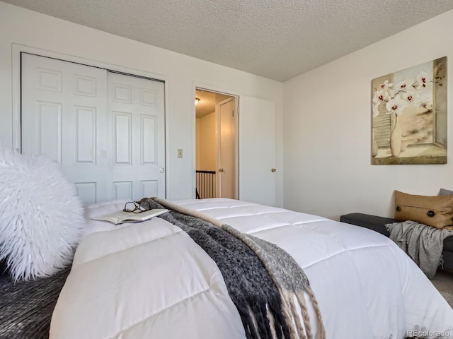 17681 E Loyola Dr Unit E, Aurora, CO 80013 - bedroom with a closet and a textured ceiling