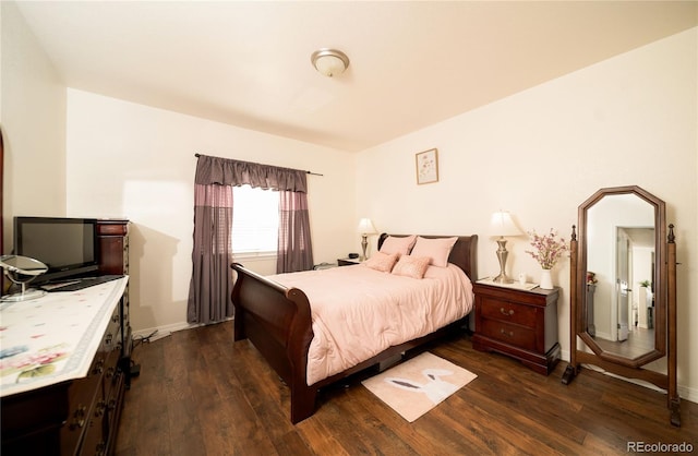 5732 S Addison Way # E, Aurora, CO 80016 - bedroom featuring dark wood-type flooring, baseboards, and arched walkways