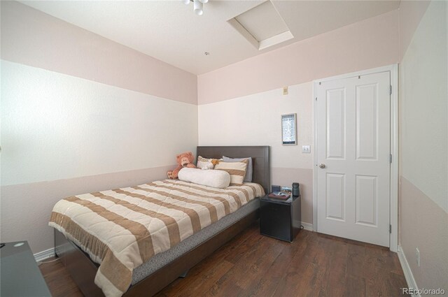 5732 S Addison Way # E, Aurora, CO 80016 - bedroom featuring attic access, wood finished floors, and baseboards