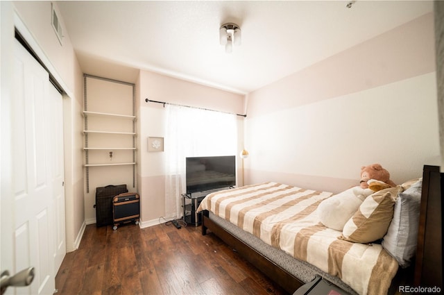 5732 S Addison Way # E, Aurora, CO 80016 - bedroom featuring dark wood finished floors, a closet, and baseboards