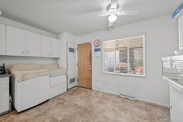 clothes washing area featuring ceiling fan