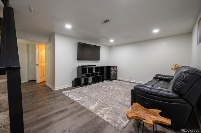 living area with dark wood-style floors, recessed lighting, visible vents, and baseboards