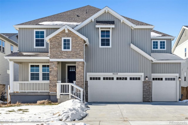 view of front facade featuring a garage