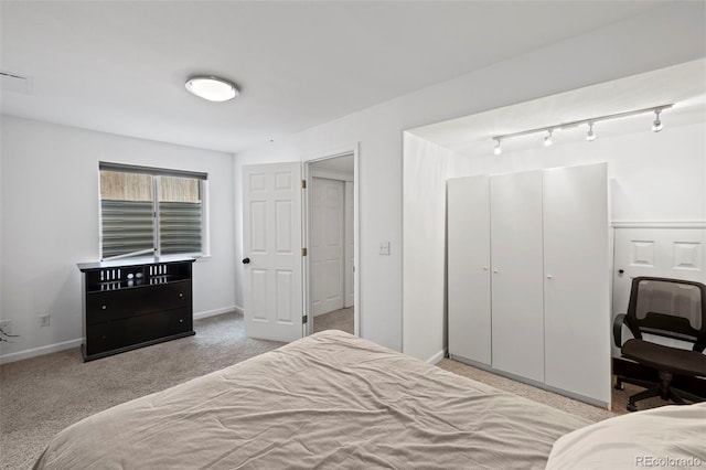 4807 S Killarney Ct, Aurora, CO 80015 - bedroom featuring carpet, a closet, and rail lighting