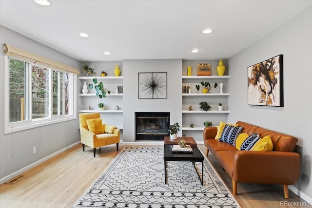 5310 S Flanders Way, Centennial, CO 80015 - living area featuring visible vents, baseboards, a glass covered fireplace, recessed lighting, and light wood-style flooring