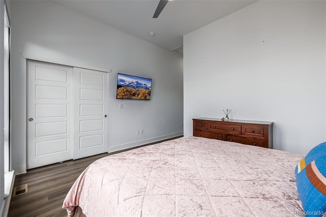 2824 W Parkside Pl, Denver, CO 80221 - bedroom featuring wood finished floors, visible vents, a closet, baseboards, and ceiling fan